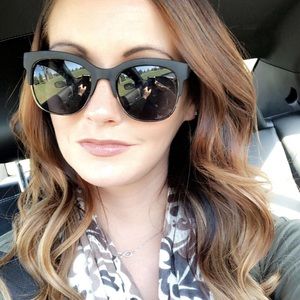 Meet your Posher, Casey